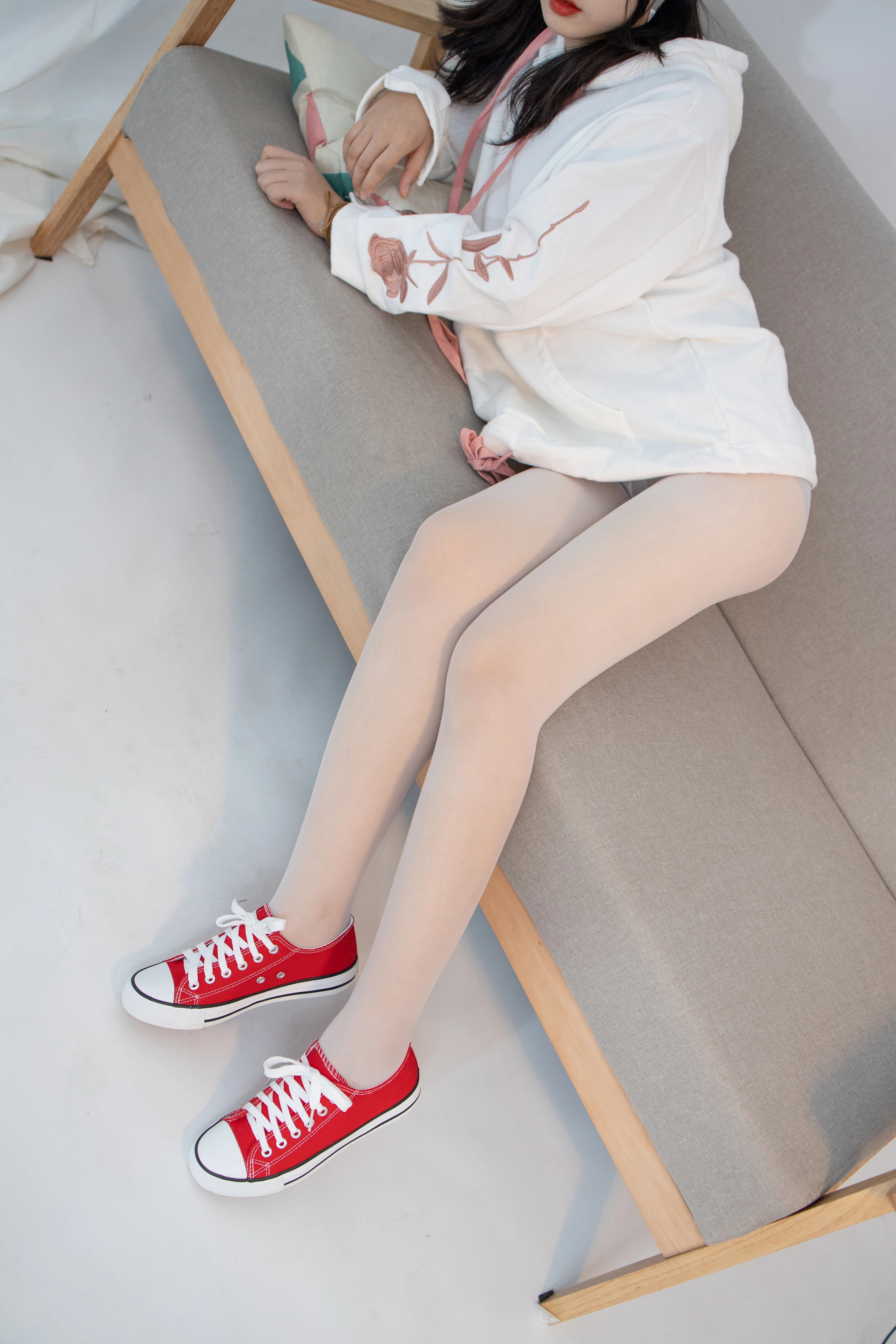 森萝财团 JKFUN-040《红色帆布鞋定制》13D白丝 小夜 [50P 1V]插图9